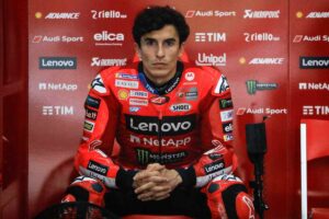 Marquez nel box Ducati Lenovo